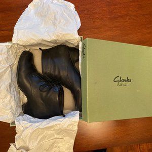 Sz 9M Clarks Black Leather Lace-up Ankle Boots ($35)